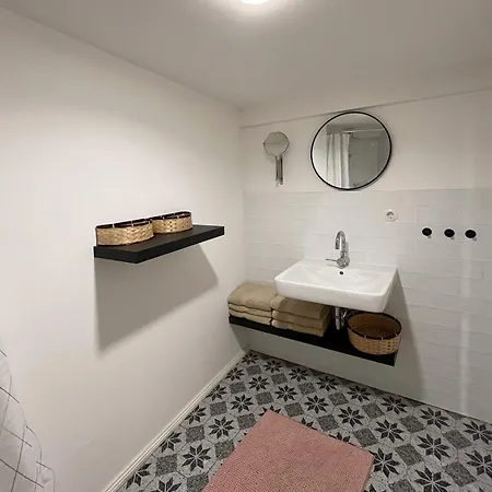 Grosse In Marktnaehe 아파트 *